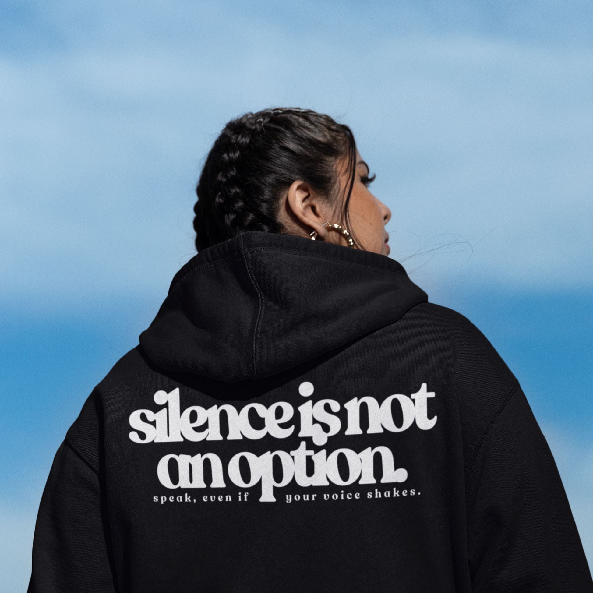 El silencio no es una opción | Sudadera con capucha unisex de ajuste relajado (todos los colores)